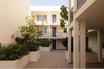 10609 Bloomfield Street #207, Los Angeles, CA 91602 - Photo 3