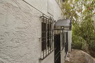 3911 De Longpre Ave, Los Angeles, CA 90027 - Photo 37