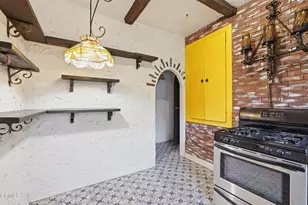 3911 De Longpre Ave, Los Angeles, CA 90027 - Photo 19