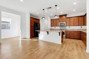 17326 Parque Vanowen Way, Lake Balboa, CA 91406 - Photo 3