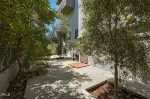 5260 Bellingham Ave, Los Angeles, CA 91607 - Photo 13