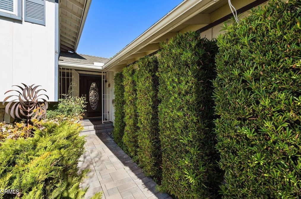 1781 Sunny Heights Dr, Los Angeles CA  90065-3320 exterior