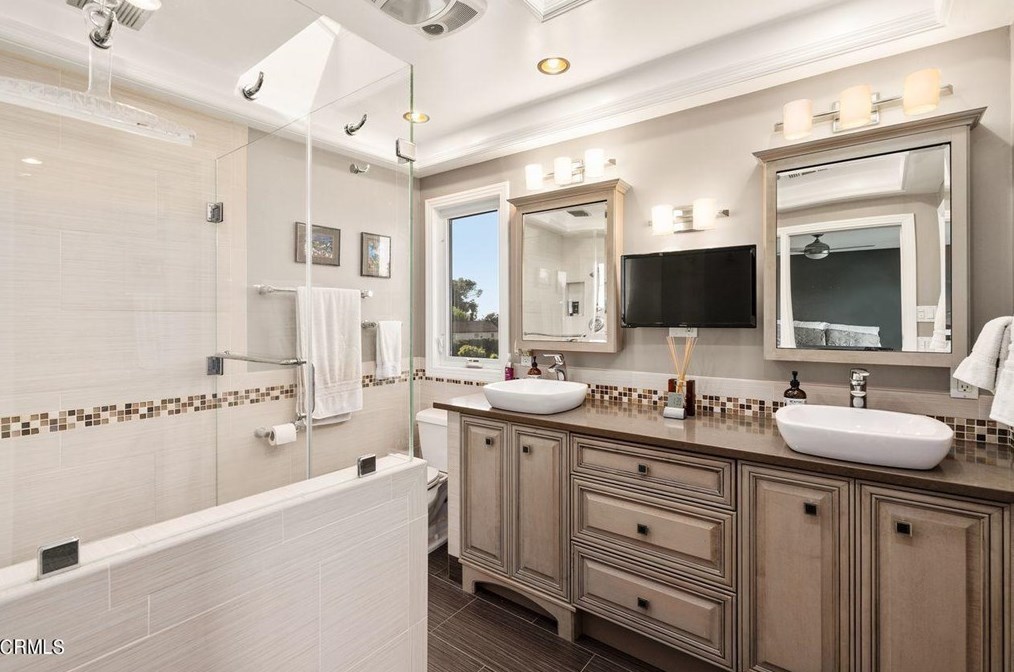 1781 Sunny Heights Dr, Los Angeles CA  90065-3325 exterior