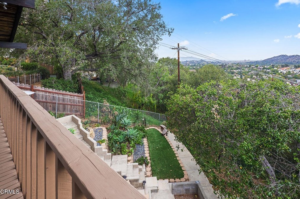 600 Tamarac Dr, Pasadena CA  91105-2149 exterior