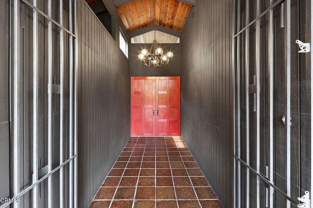 600 Tamarac Dr, Pasadena CA  91105-2149 exterior