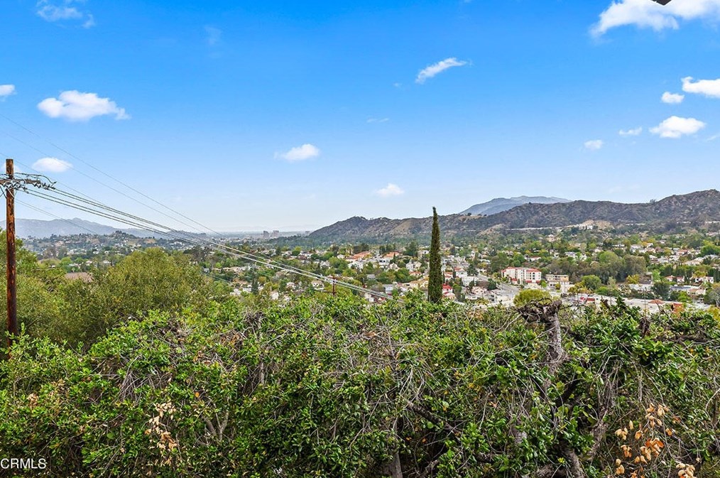 600 Tamarac Dr, Pasadena CA  91105-2149 exterior