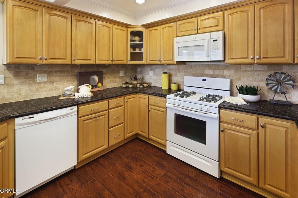 600 Tamarac Dr, Pasadena CA  91105-2149 exterior