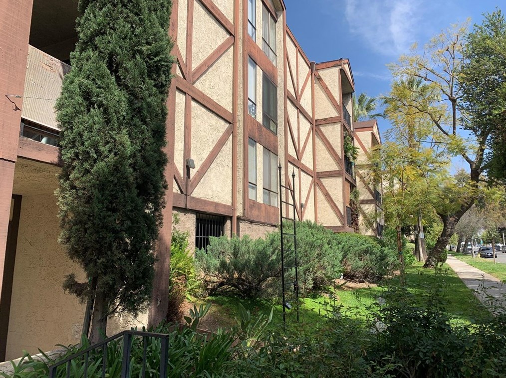 65 Allen Ave, Pasadena CA 91106-2213 exterior