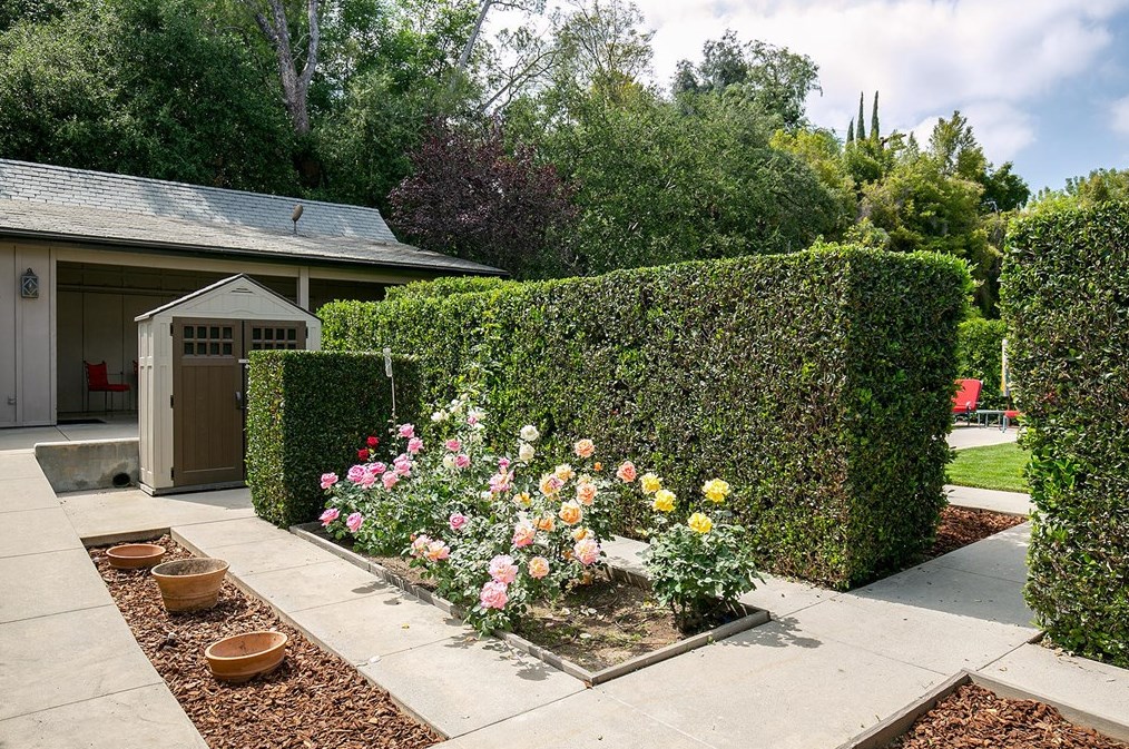 137 San Rafael Ave, Pasadena CA  91105-0012 exterior