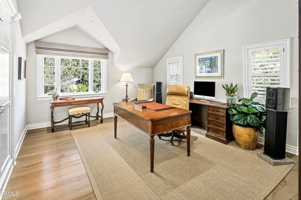 520 Madeline Dr, Pasadena CA  91105-2840 exterior