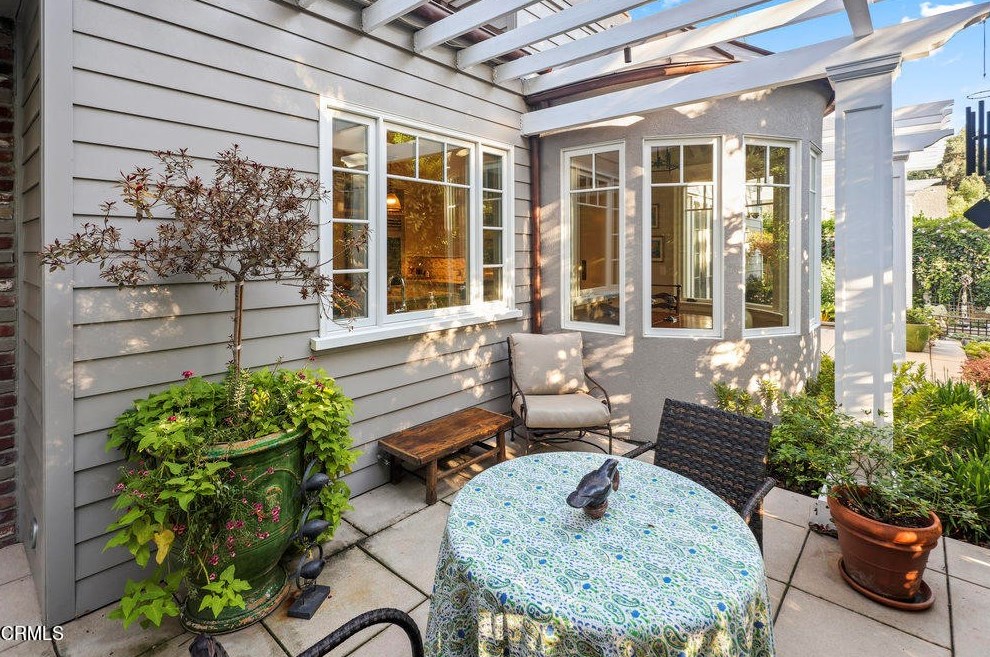 520 Madeline Dr, Pasadena CA  91105-2840 exterior