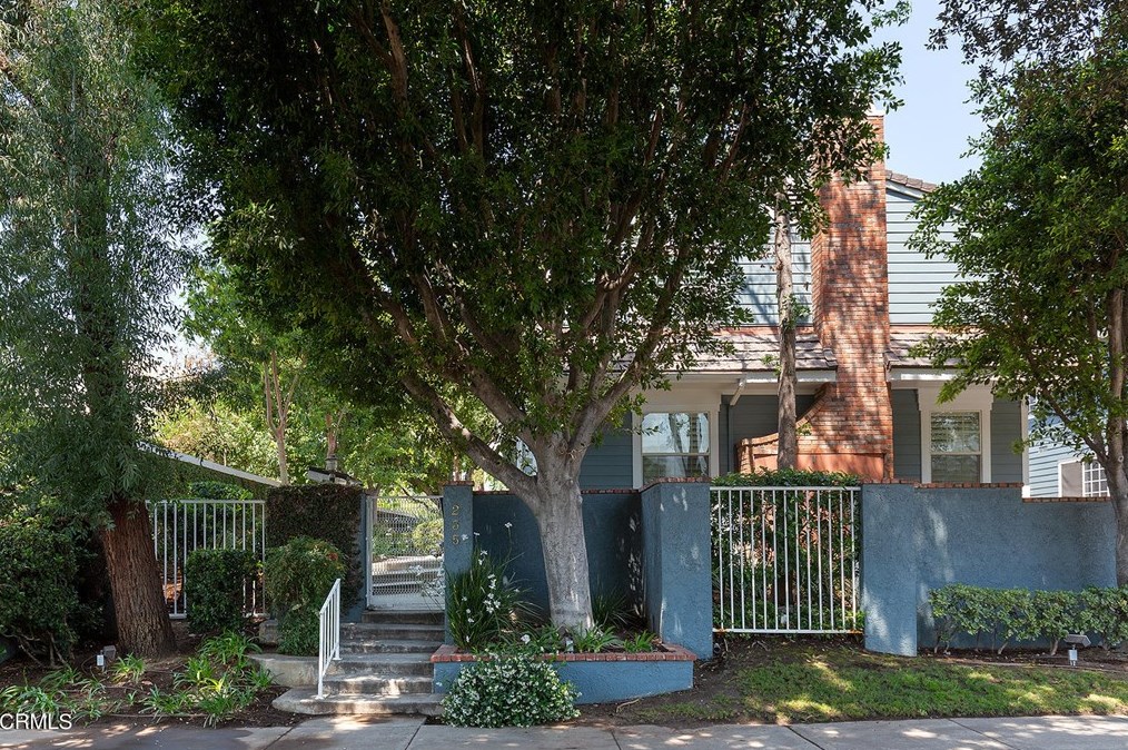 235 Holliston Ave, Pasadena CA  91106-1539 exterior