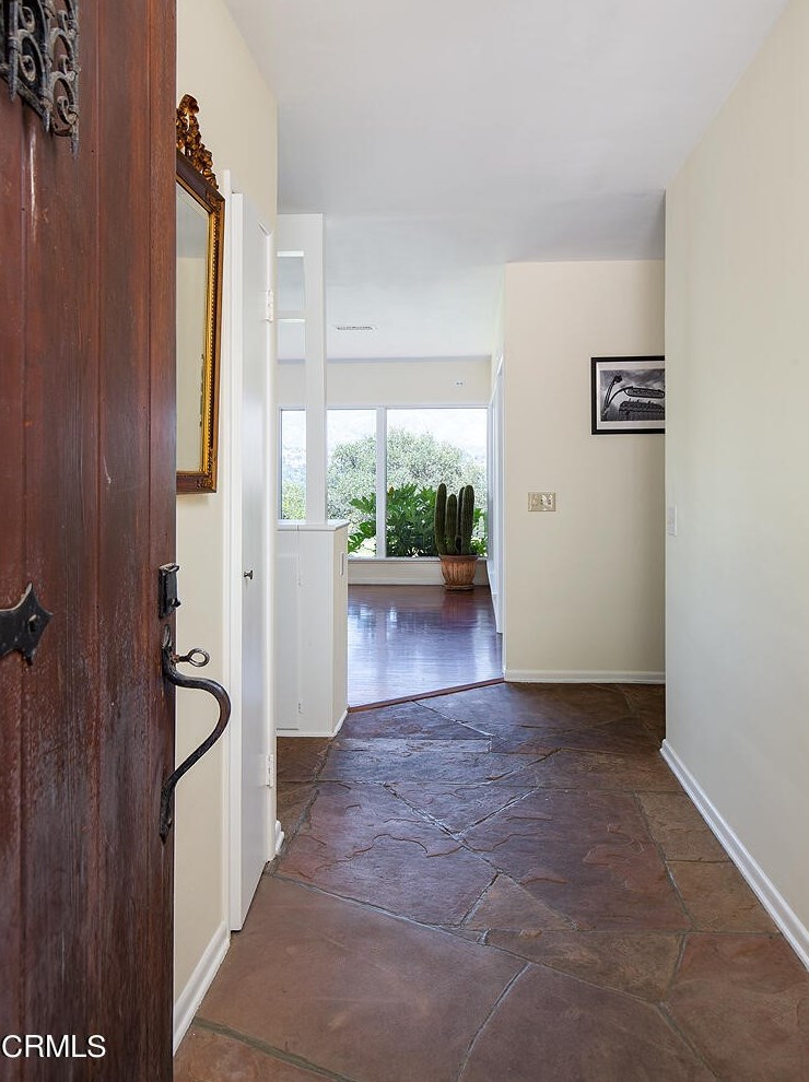 4045 Hampstead Rd, La Canada, CA 91011