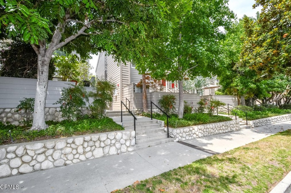 249 Alpine St, Pasadena CA  91106-4717 exterior
