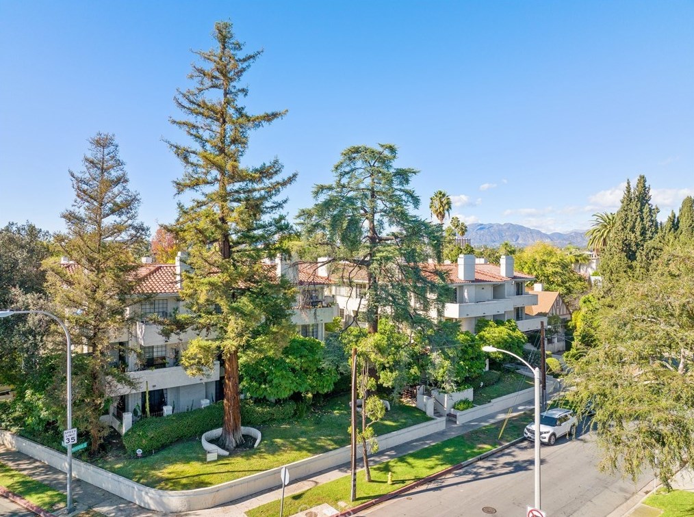 245 Holliston Ave, Pasadena CA  91106-3469 exterior
