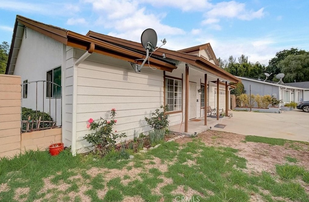 1704 Autumnglow Dr, Pomona CA  91765-2710 exterior
