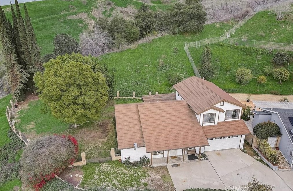 1704 Autumnglow Dr, Pomona CA  91765-2710 exterior