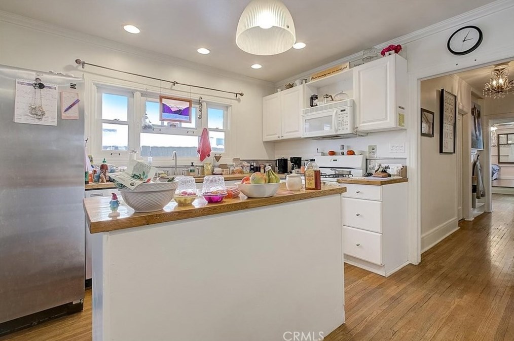 620 Coronado St, Los Angeles CA  90026-3913 exterior