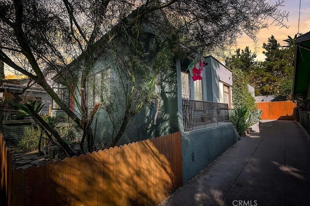 620 Coronado St, Los Angeles CA  90026-3913 exterior