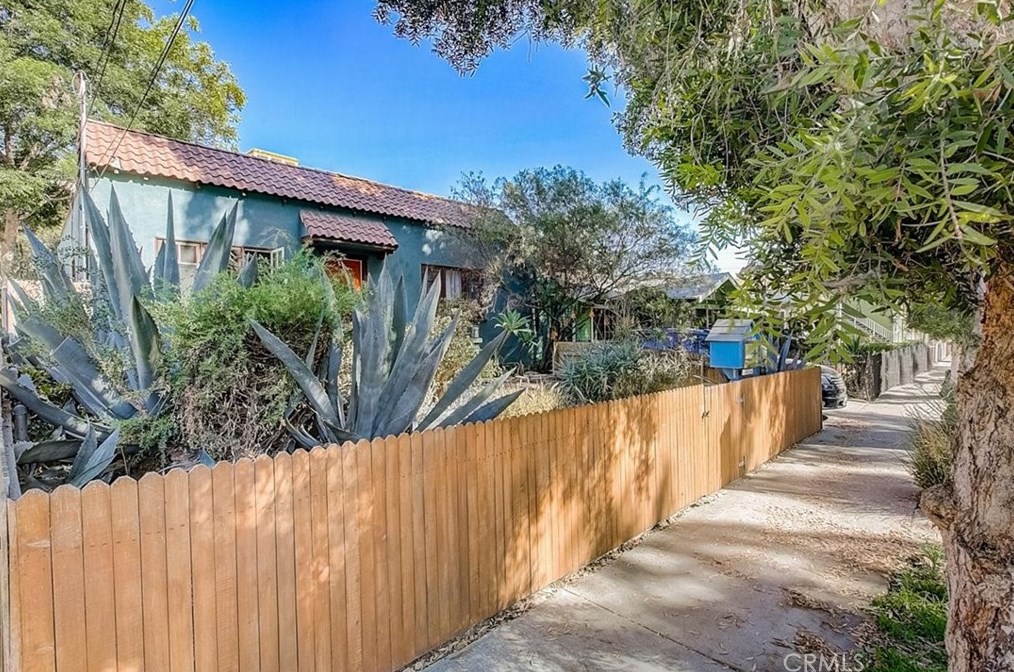 620 Coronado St, Los Angeles CA  90026-3913 exterior
