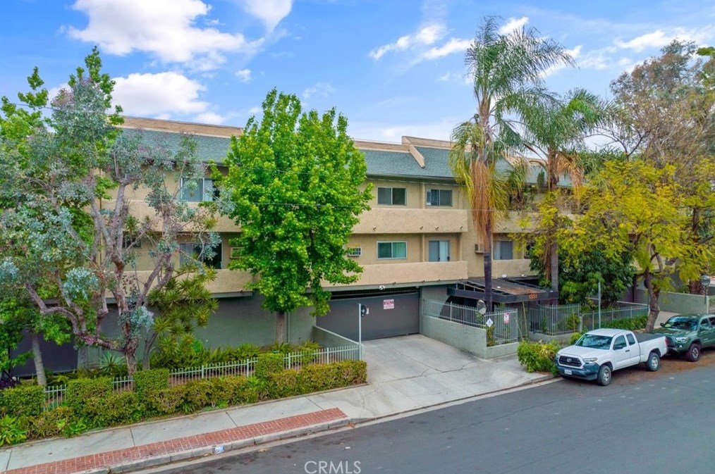 1351 Orange Dr, Los Angeles CA  90019-2903 exterior