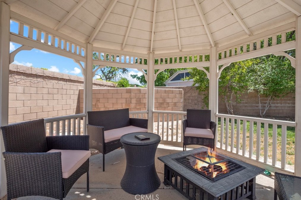 40148 Tesoro Ln, Palmdale CA  93551-4832 exterior