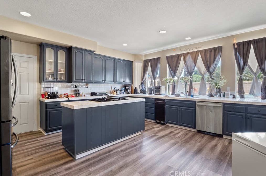 40148 Tesoro Ln, Palmdale CA  93551-4832 exterior