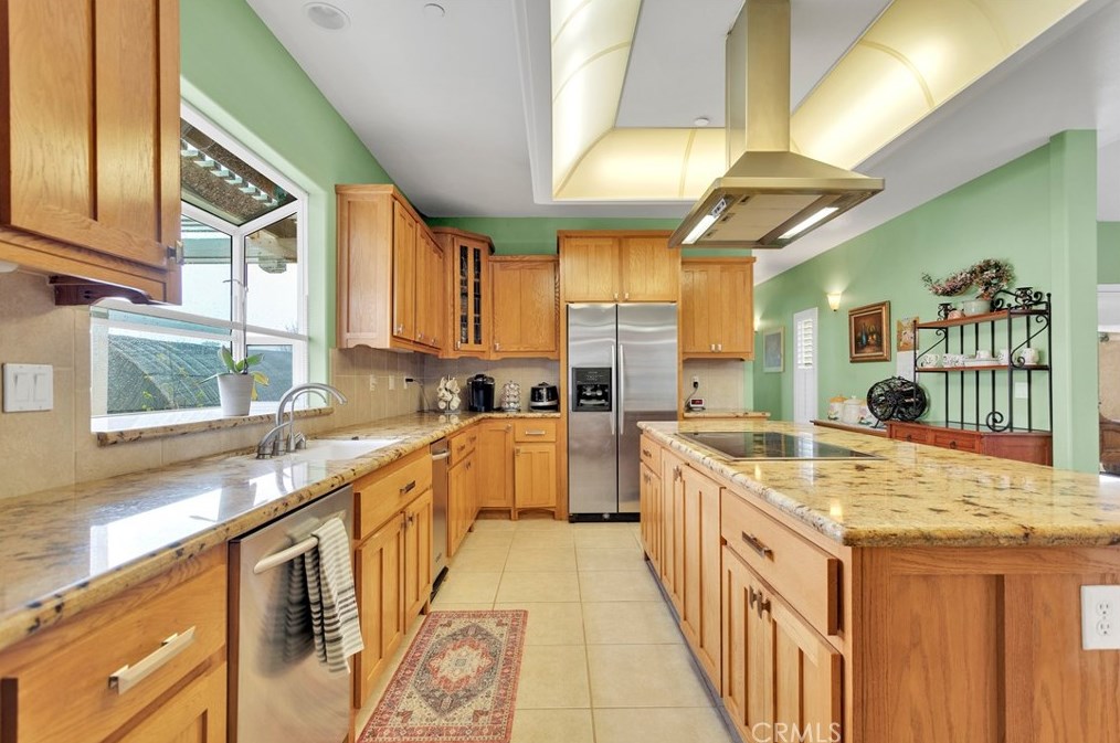 8368 Arrowhead Rd, Phelan CA  92371-6299 exterior