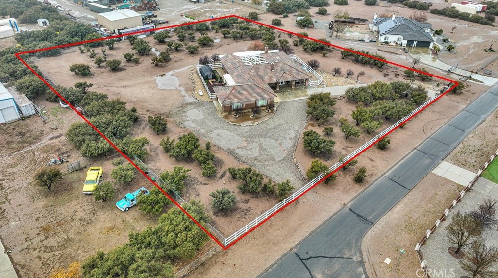 8368 Arrowhead Rd, Phelan CA  92371-6299 exterior