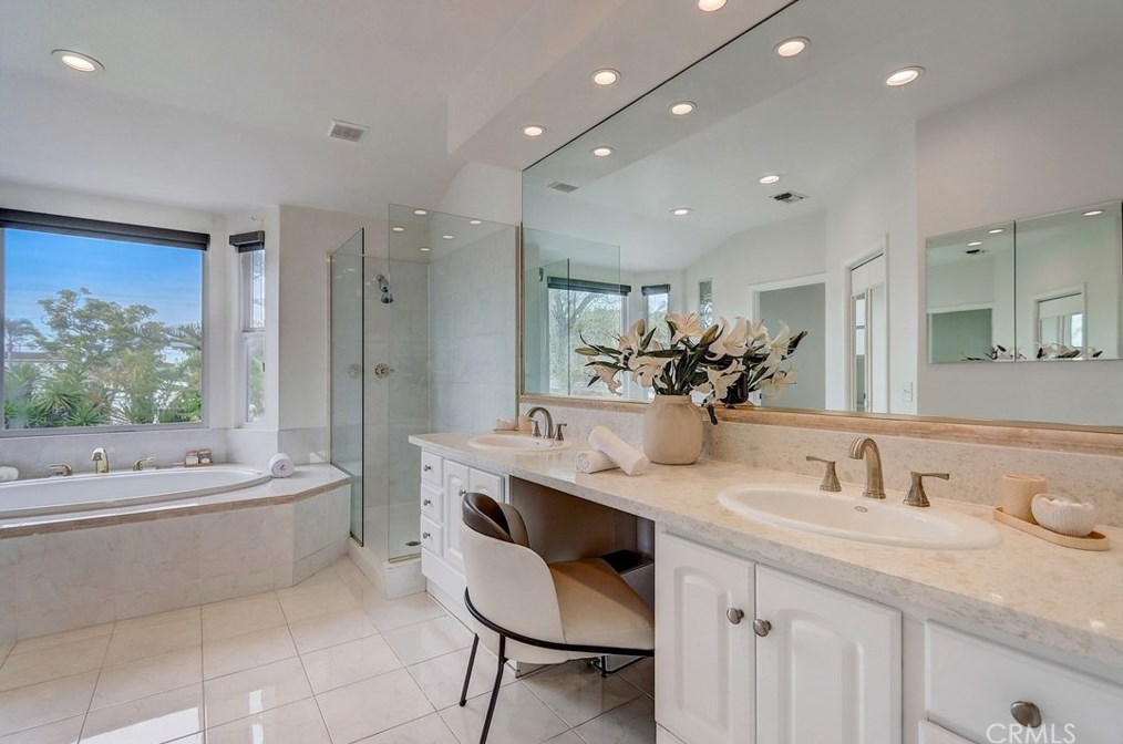 2224 Laurel Pl, Newport Beach CA  92663-5458 exterior