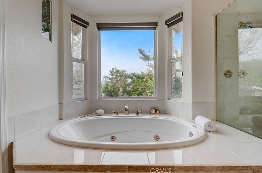 2224 Laurel Pl, Newport Beach CA  92663-5458 exterior