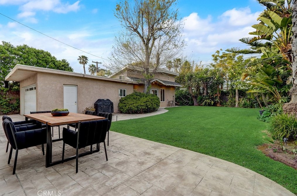 2224 Laurel Pl, Newport Beach CA  92663-5458 exterior