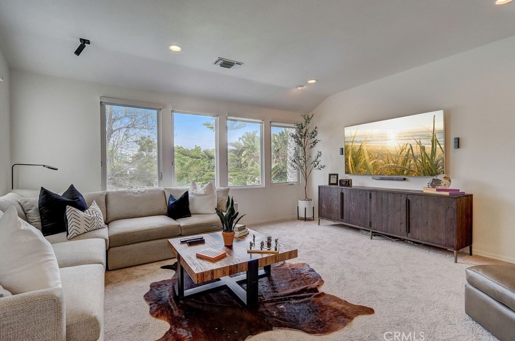 2224 Laurel Pl, Newport Beach CA  92663-5458 exterior