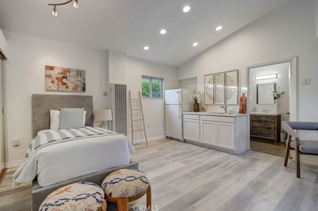 2224 Laurel Pl, Newport Beach CA  92663-5458 exterior