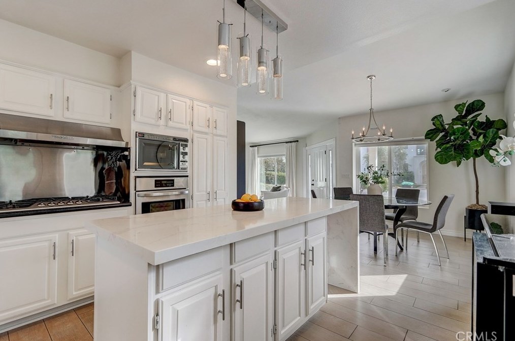 2224 Laurel Pl, Newport Beach CA  92663-5458 exterior