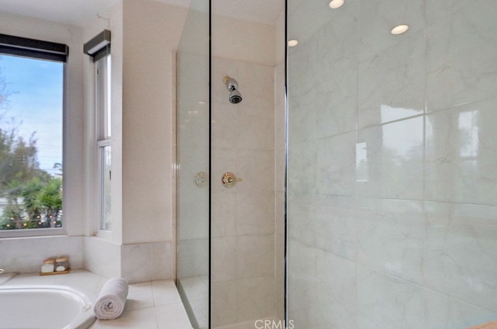 2224 Laurel Pl, Newport Beach CA  92663-5458 exterior