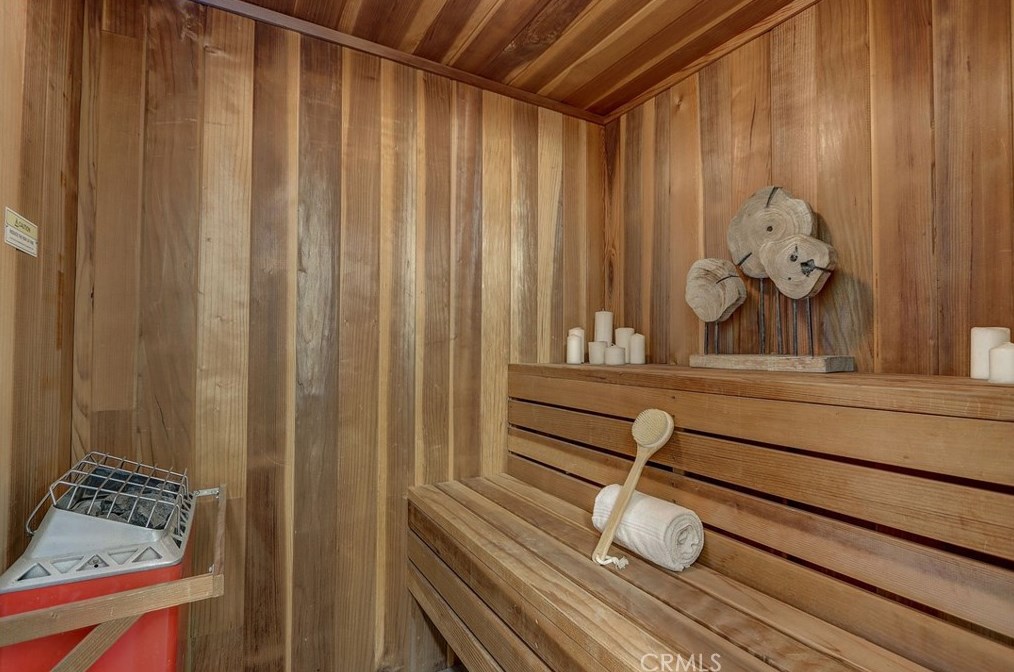 2224 Laurel Pl, Newport Beach CA  92663-5458 exterior