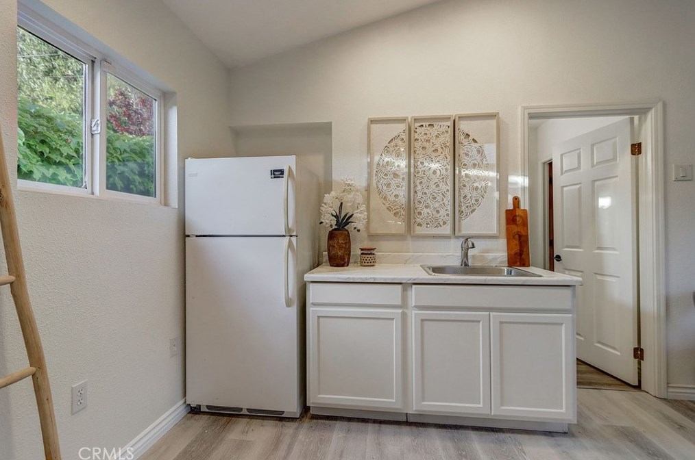 2224 Laurel Pl, Newport Beach CA  92663-5458 exterior