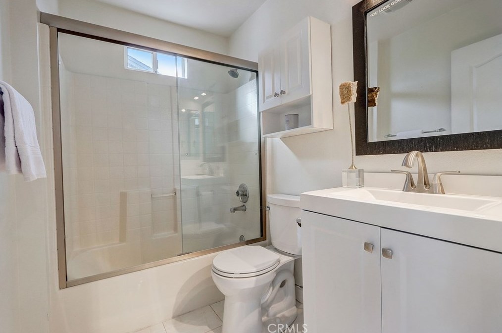 2224 Laurel Pl, Newport Beach CA  92663-5458 exterior