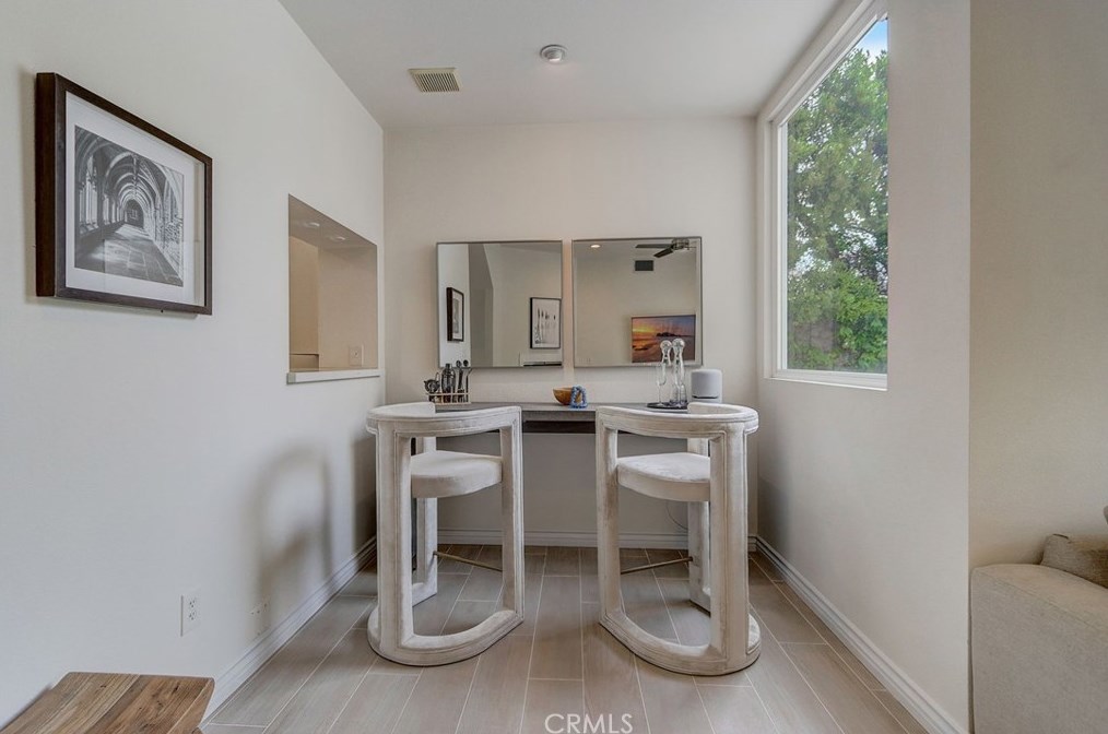 2224 Laurel Pl, Newport Beach CA  92663-5458 exterior