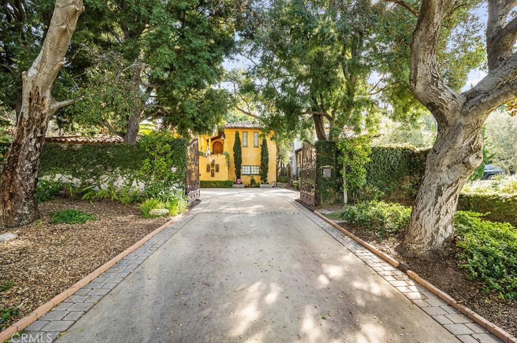 788 Grand Ave, Pasadena CA  91105-2447 exterior