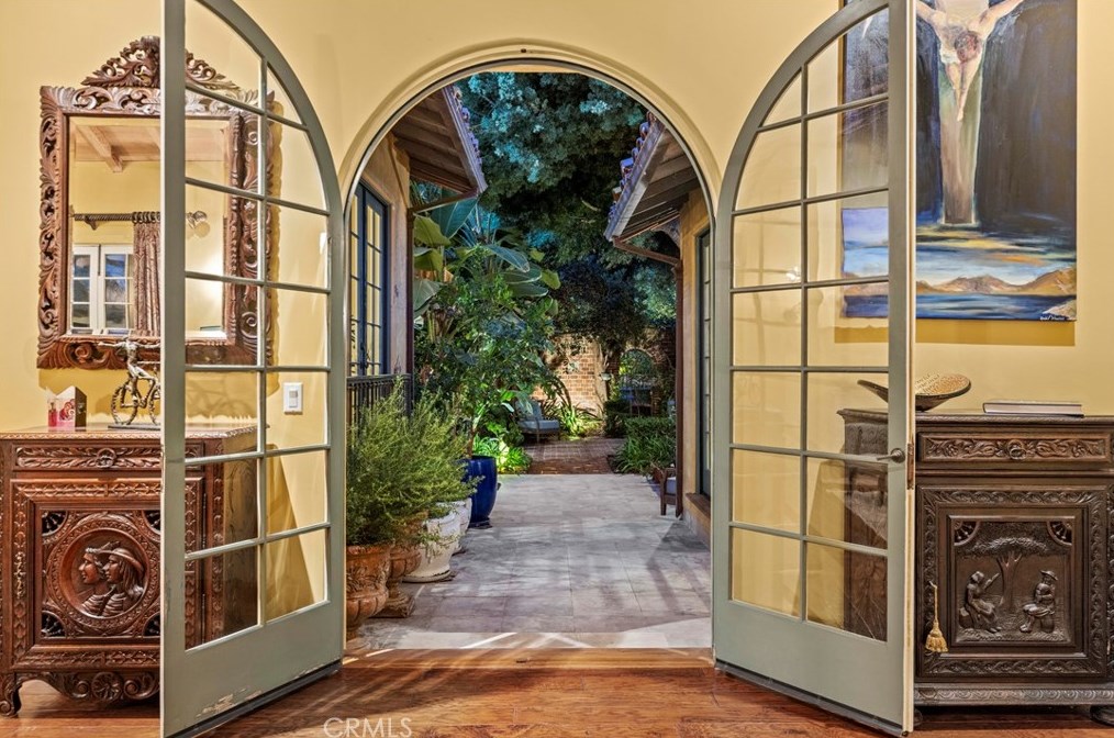 788 Grand Ave, Pasadena CA  91105-2447 exterior
