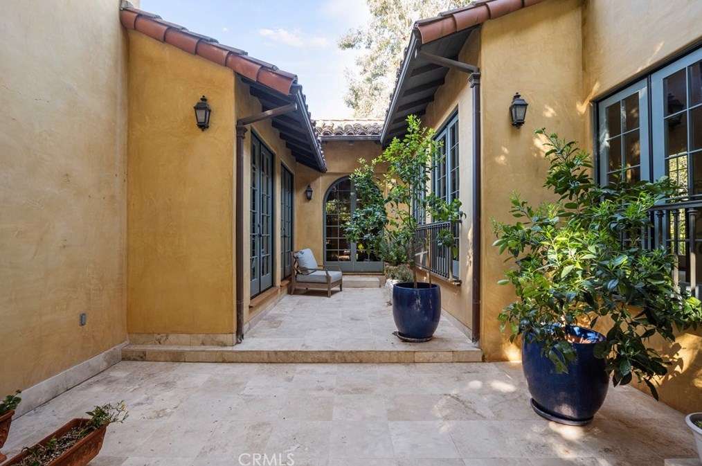 788 Grand Ave, Pasadena CA  91105-2447 exterior