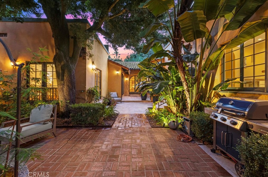 788 Grand Ave, Pasadena CA  91105-2447 exterior