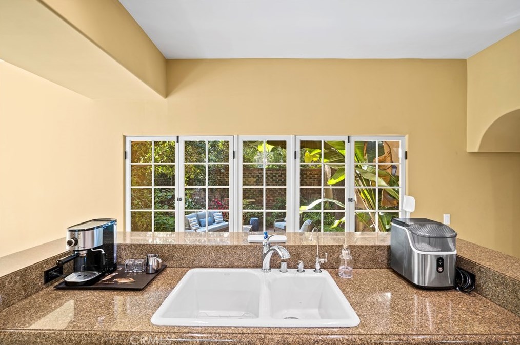 788 Grand Ave, Pasadena CA  91105-2447 exterior