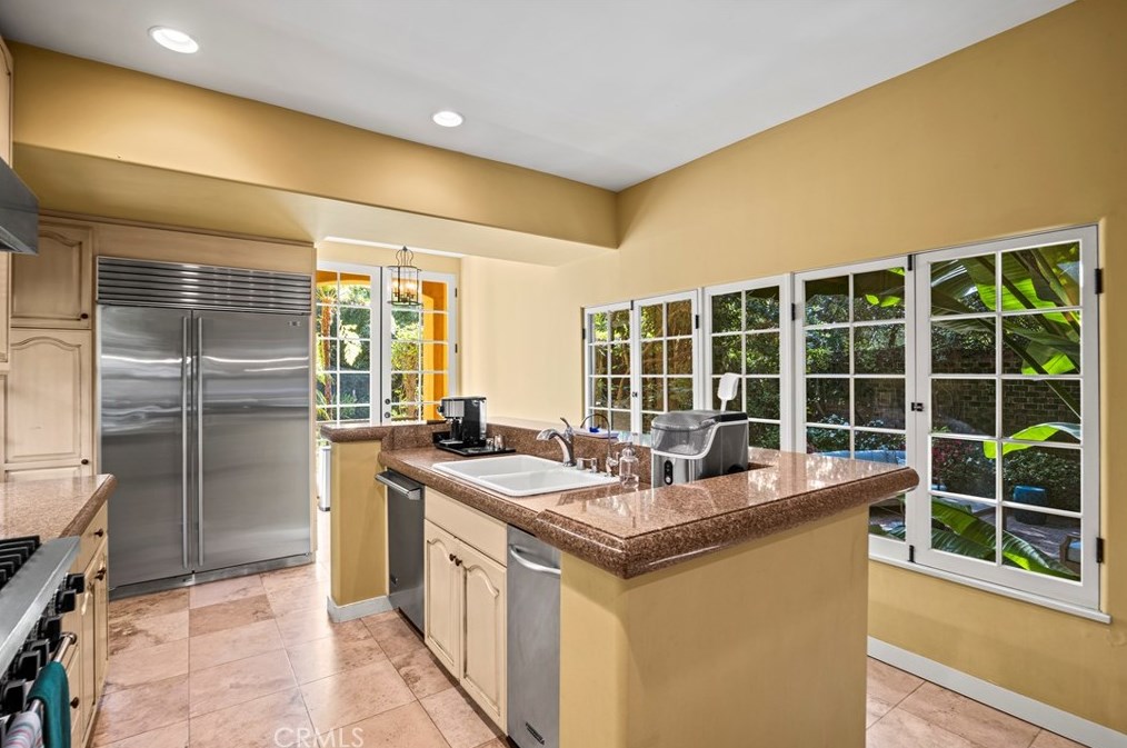 788 Grand Ave, Pasadena CA  91105-2447 exterior