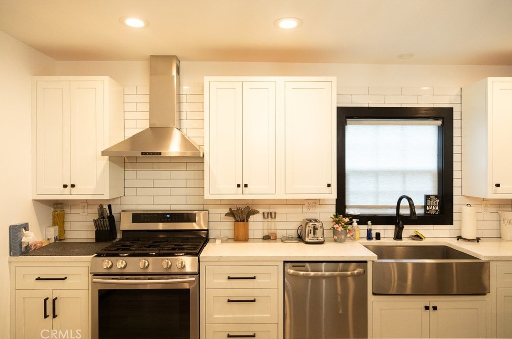 17418 Leadwell St, Van Nuys CA 91406-3032 exterior