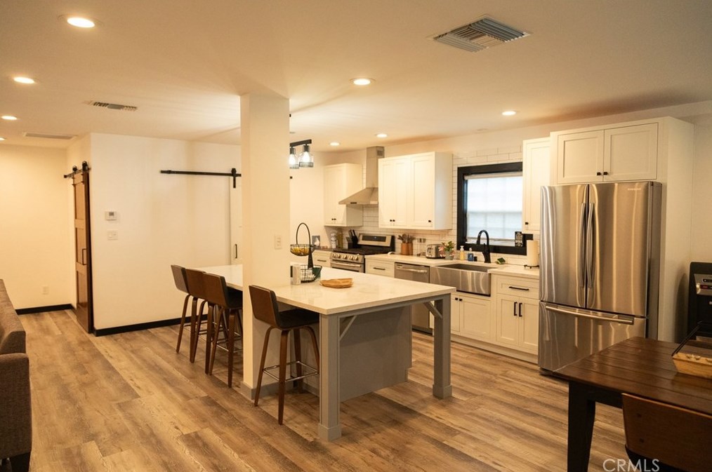 17418 Leadwell St, Van Nuys CA 91406-3032 exterior