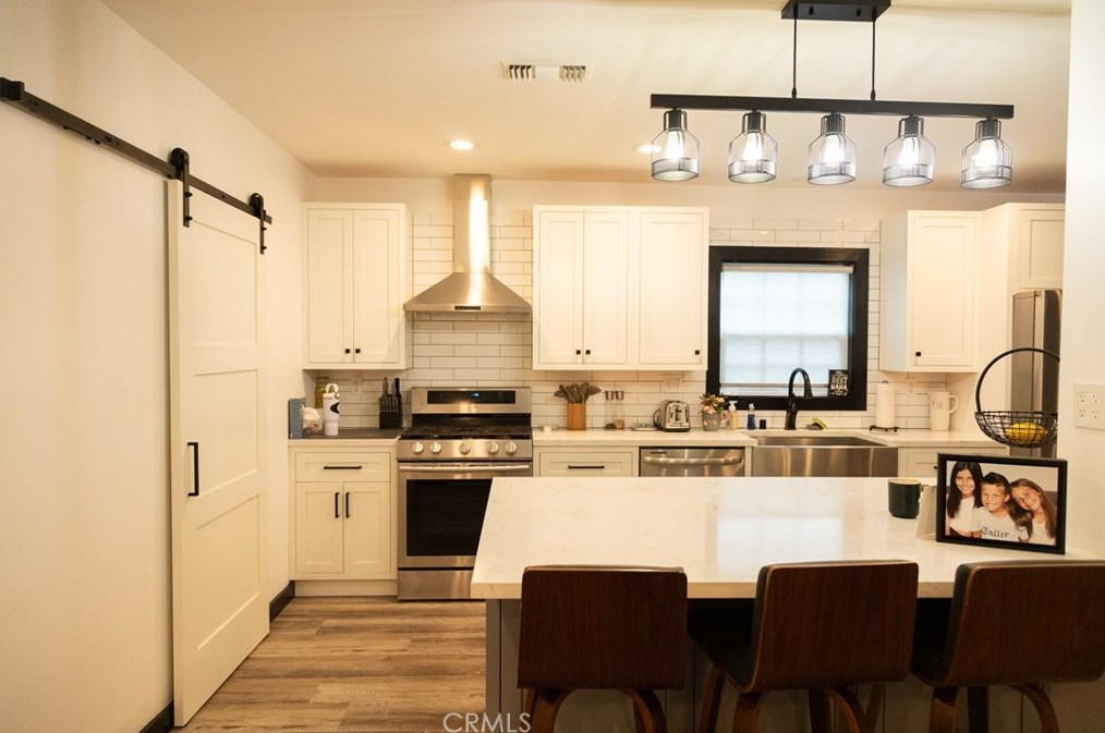 17418 Leadwell St, Van Nuys CA 91406-3032 exterior