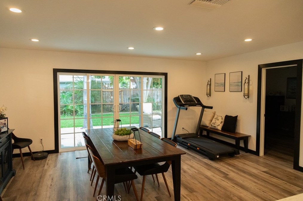 17418 Leadwell St, Van Nuys CA 91406-3032 exterior